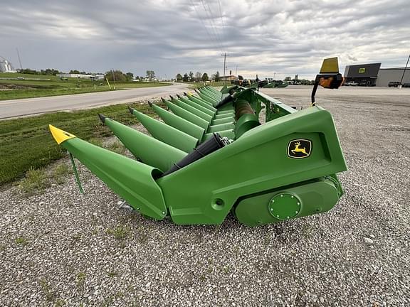Image of John Deere C8R equipment image 4