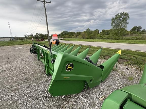 Image of John Deere C8R equipment image 2