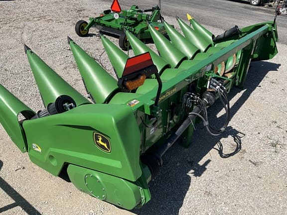 Image of John Deere C8R equipment image 1