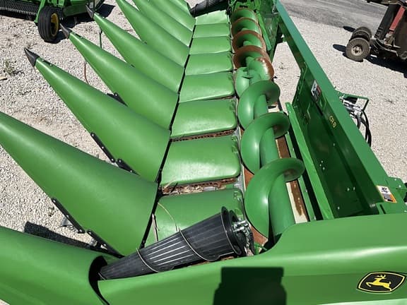 Image of John Deere C8R equipment image 2