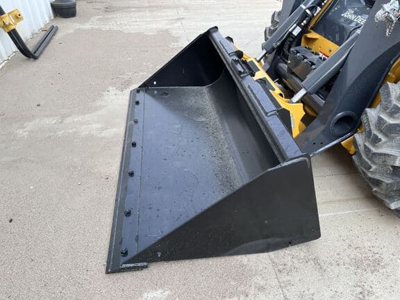 Image of John Deere C72 equipment image 1