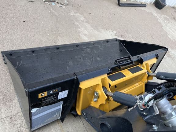 Image of John Deere C72 equipment image 2