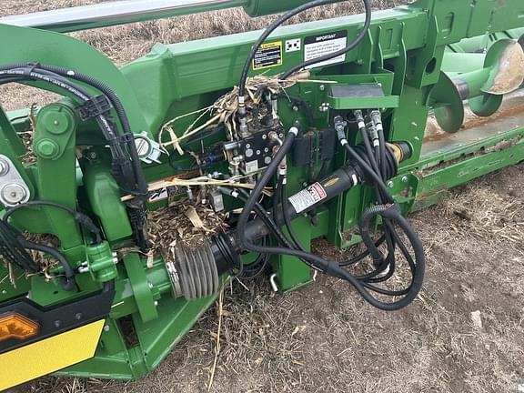 Image of John Deere C12F equipment image 3