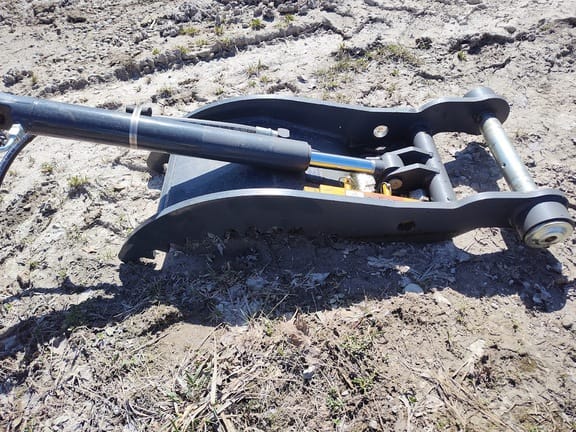 2024 John Deere Clamp Equipment Image0