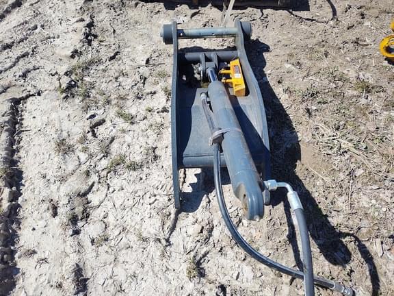 Image of John Deere Clamp Image 1
