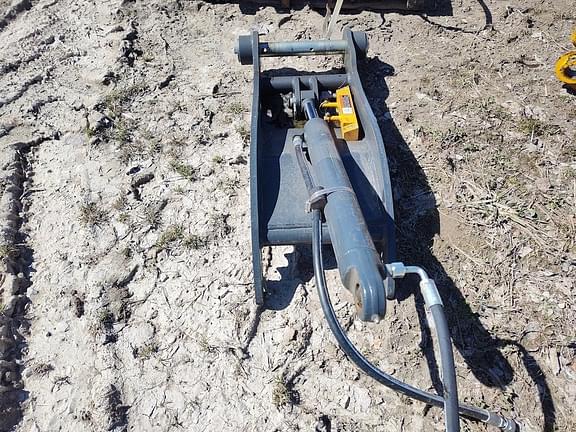 Image of John Deere Clamp Image 1