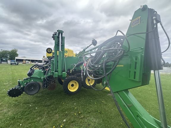 Image of John Deere DB60 equipment image 2