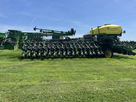 Image of John Deere DB60 equipment image 1