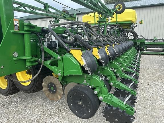 Image of John Deere DB60 equipment image 1