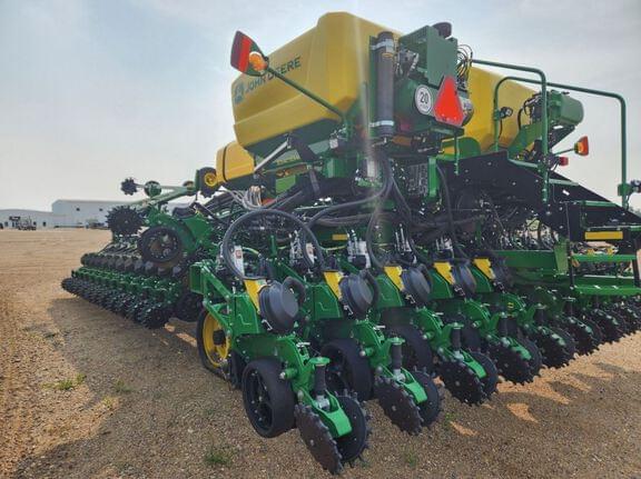 Image of John Deere DB66 equipment image 2
