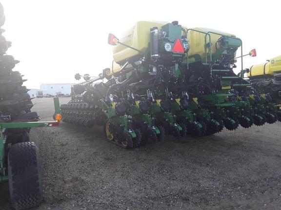 Image of John Deere DB66 equipment image 1
