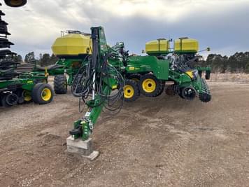 Main image John Deere DB66