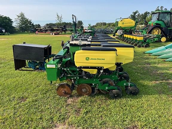 Image of John Deere DR12X equipment image 2