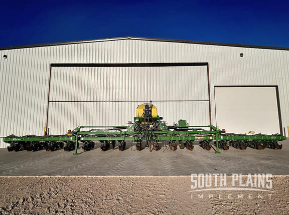 Image of John Deere DR16X equipment image 3