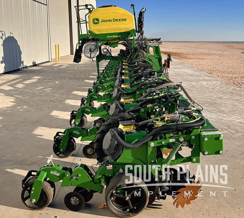 Image of John Deere DR16 equipment image 1
