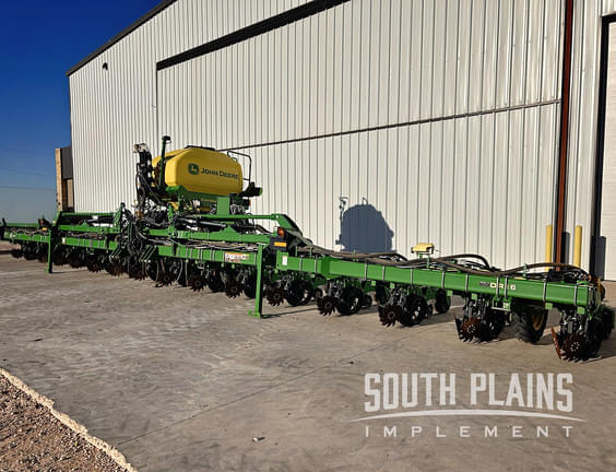 Image of John Deere DR16X equipment image 4