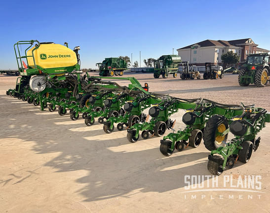 Image of John Deere DR16X equipment image 2