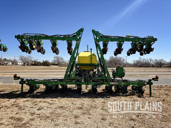 Image of John Deere DR16X equipment image 3