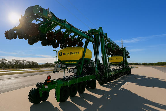 Image of John Deere DR16X equipment image 3