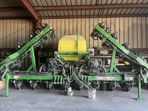 Image of John Deere DR16X equipment image 3