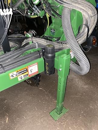 Image of John Deere DR16X equipment image 1