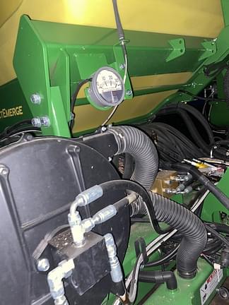 Image of John Deere DR16X equipment image 4