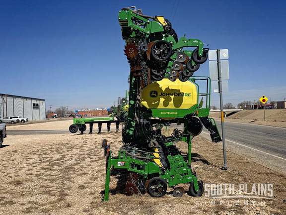 2024 John Deere DR16X Equipment Image0