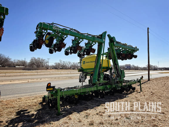 Image of John Deere DR16X equipment image 4
