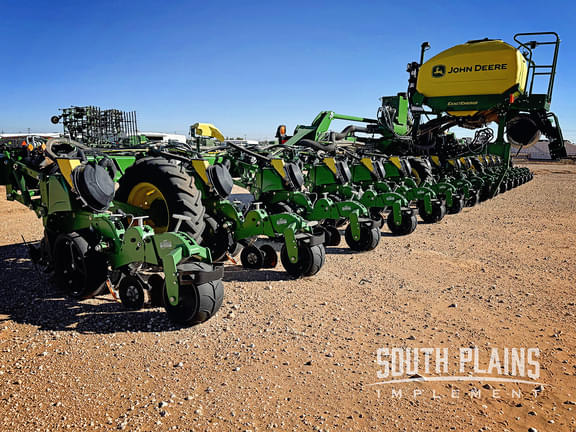Image of John Deere DR16X equipment image 1