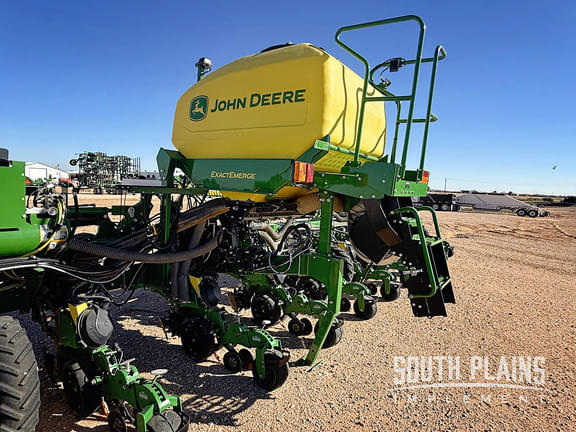 Image of John Deere DR16X equipment image 4