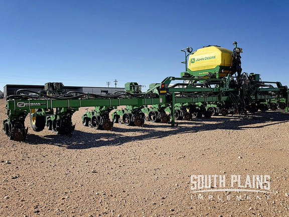 Image of John Deere DR16X equipment image 3