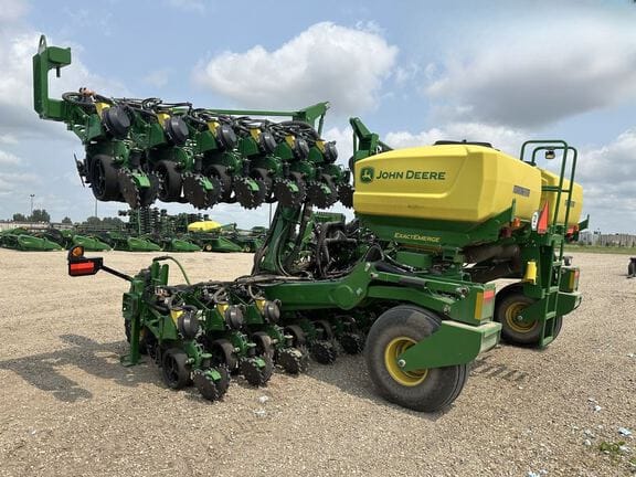 2024 John Deere DR24 Equipment Image0