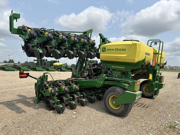 2024 John Deere DR24 Equipment Image0