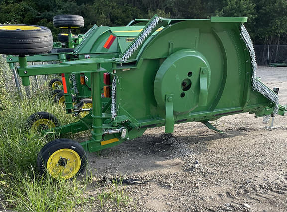 Image of John Deere FC12E equipment image 4