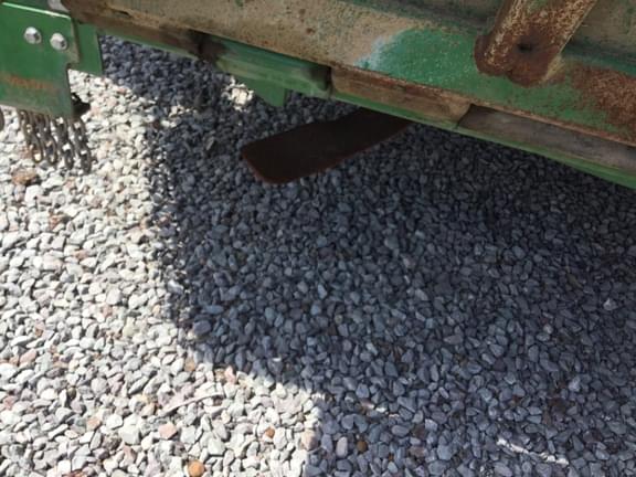 Image of John Deere FC20R equipment image 4