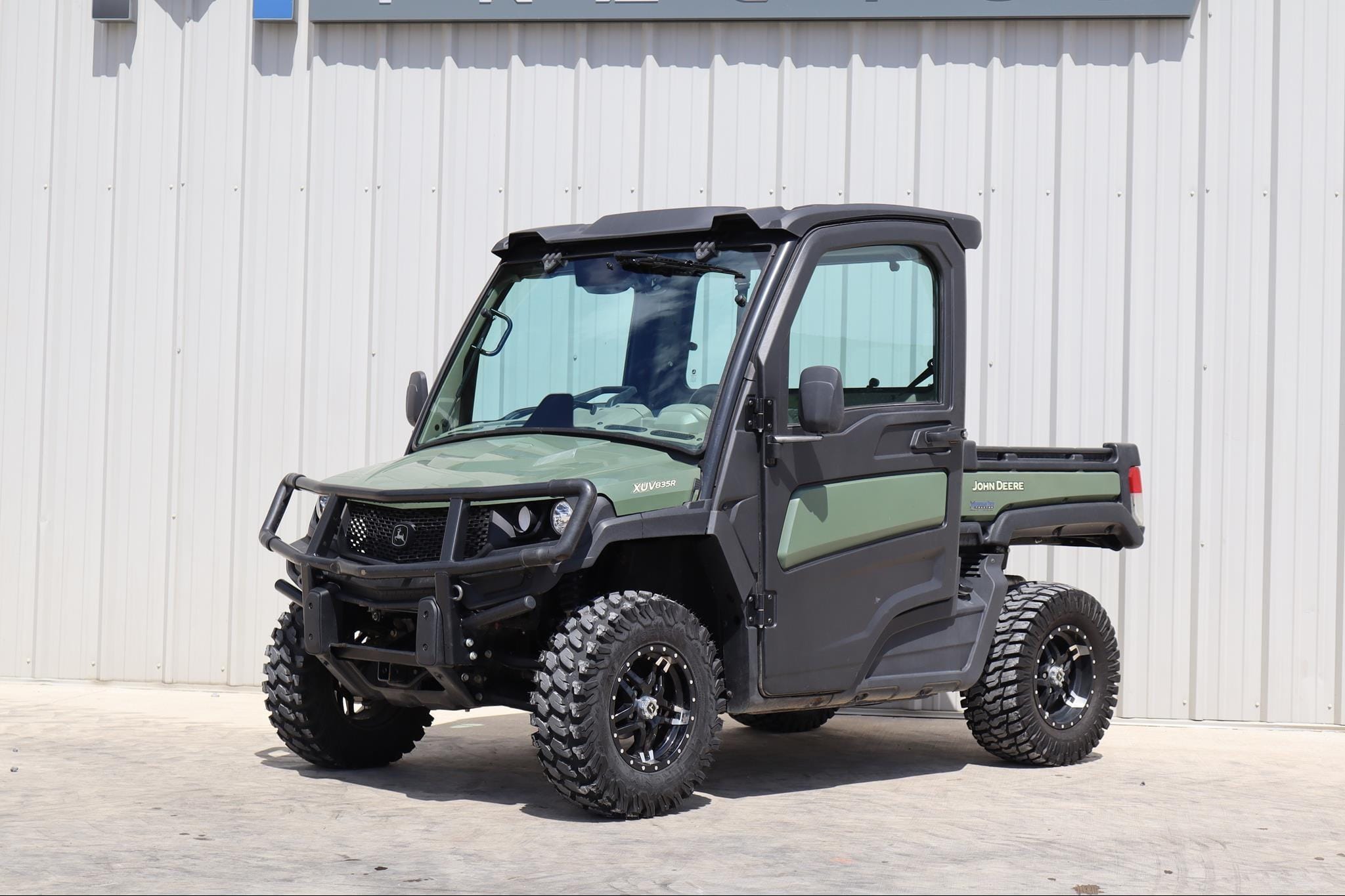 2024 John Deere Gator XUV 835R Equipment Image0
