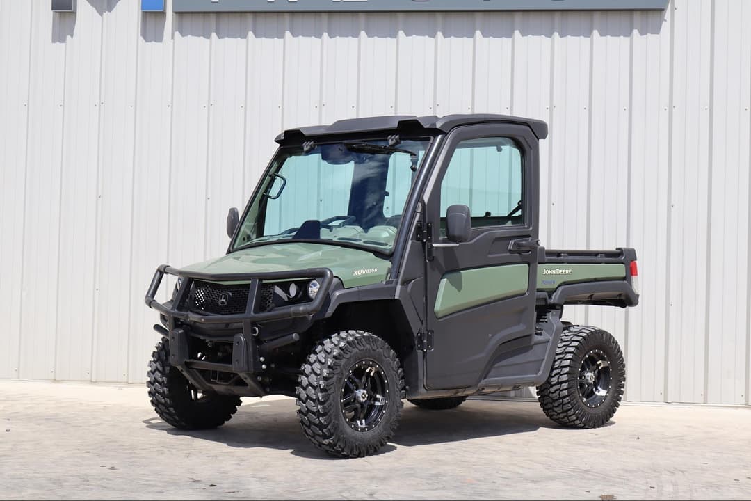 Image of John Deere Gator XUV 835R Primary image