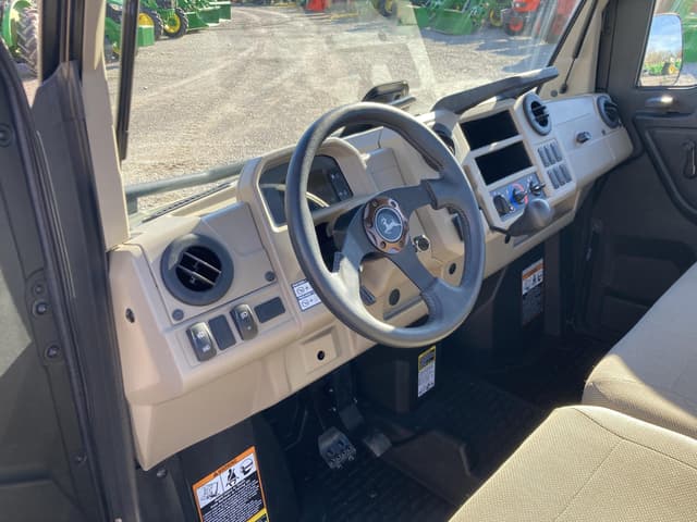 Image of John Deere XUV 835R equipment image 3