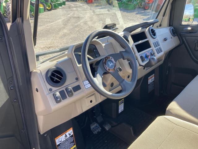 Image of John Deere XUV 835R equipment image 3