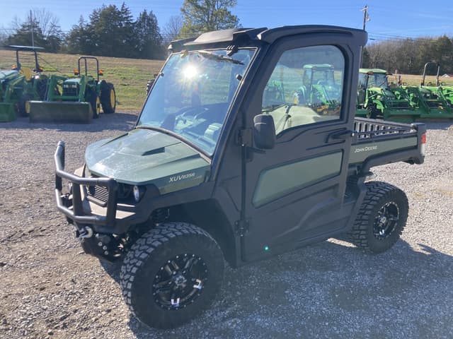 Image of John Deere XUV 835R equipment image 1