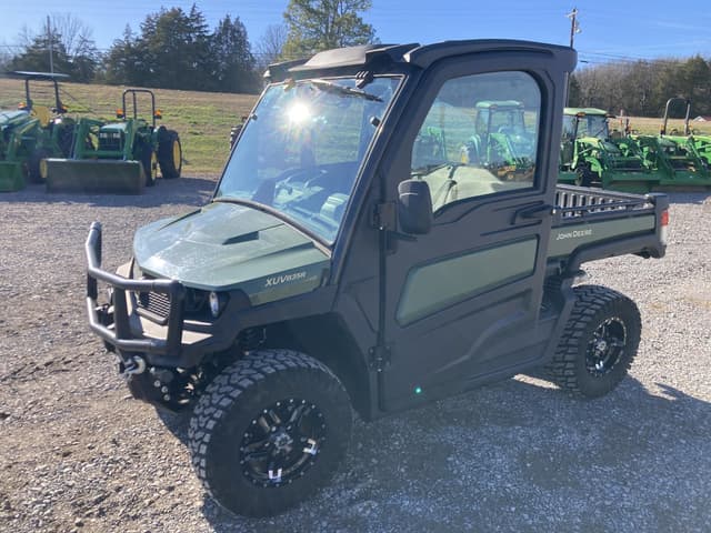 Image of John Deere XUV 835R equipment image 1