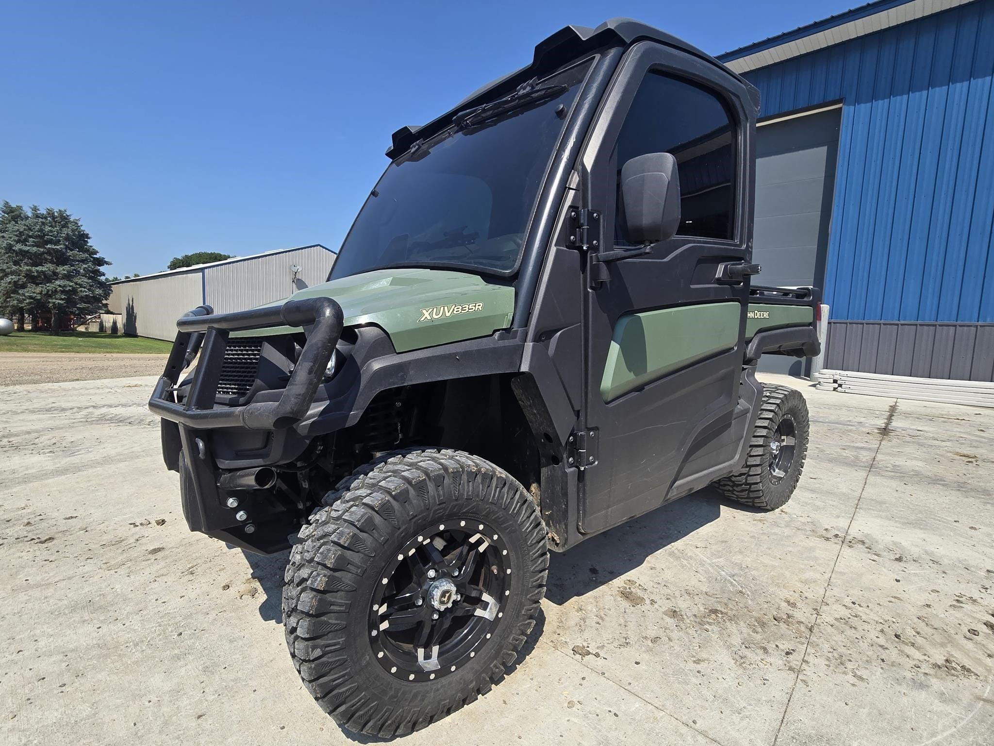 2024 John Deere XUV 835R Equipment Image0