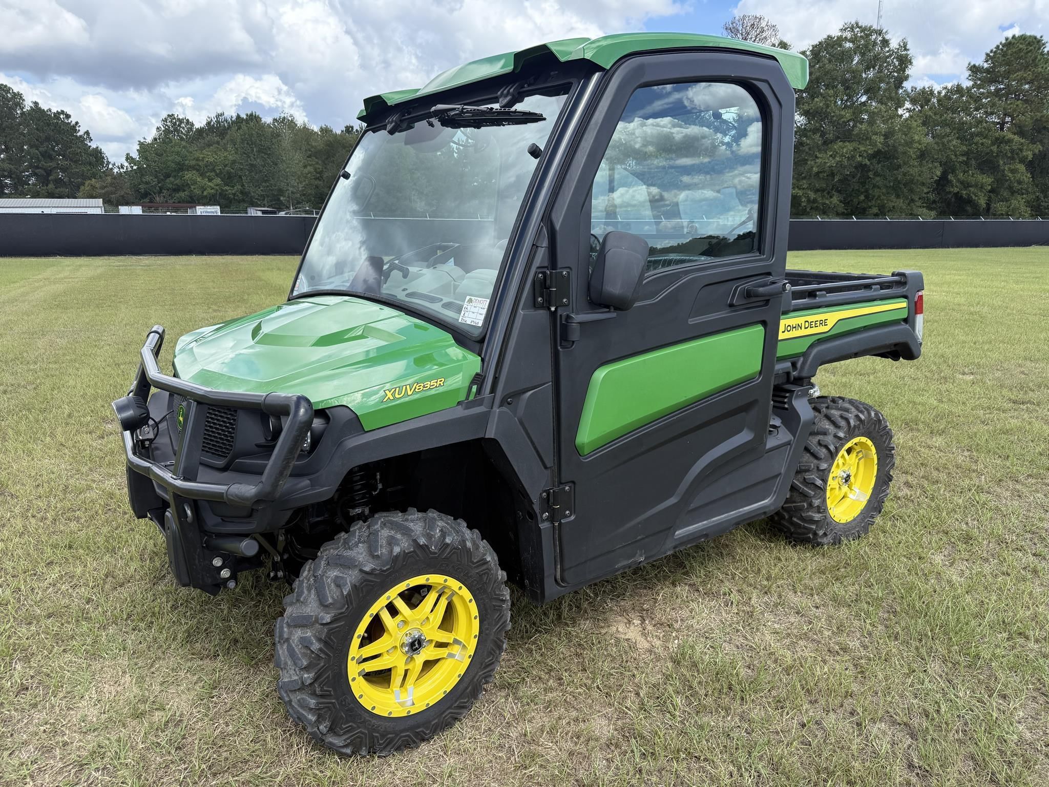 2024 John Deere XUV 835R Equipment Image0