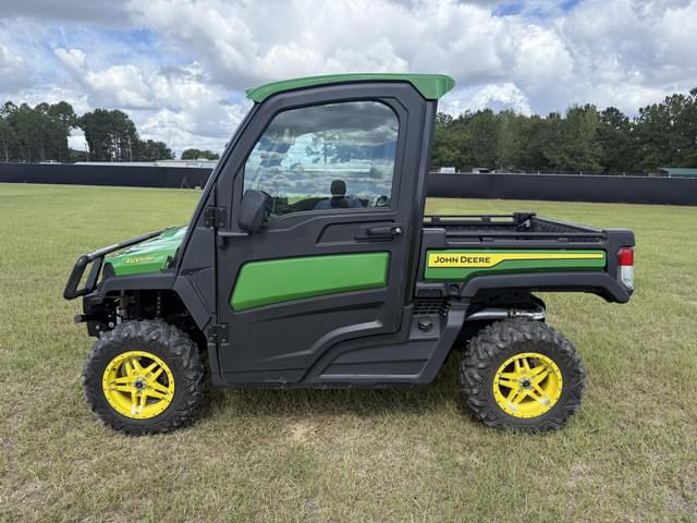 Image of John Deere XUV 835R equipment image 1