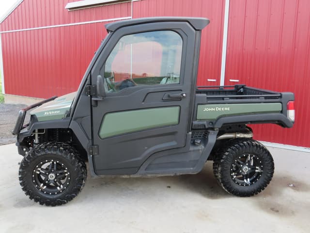 Image of John Deere XUV 835R equipment image 1