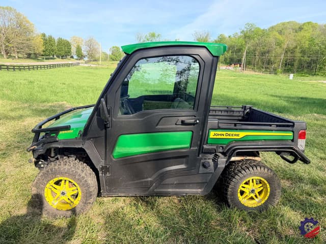 Image of John Deere XUV 835R equipment image 1