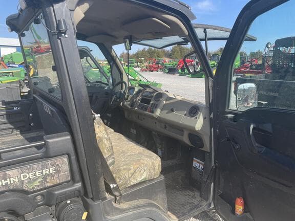 Image of John Deere XUV 835R equipment image 4