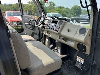 Image of John Deere XUV 835R equipment image 4