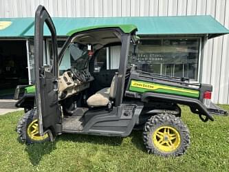Image of John Deere XUV 835R equipment image 1