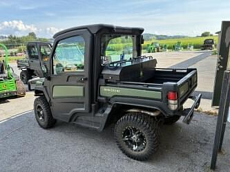 Image of John Deere XUV 835R equipment image 3